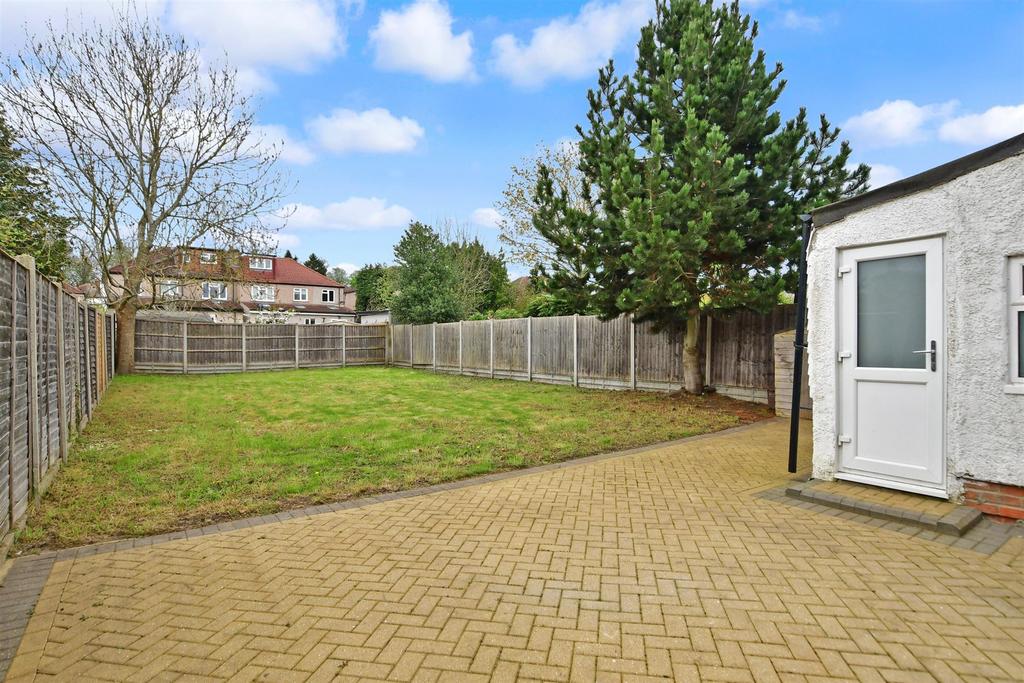 Demesne Road, Wallington, Surrey 4 bed semidetached house for sale £