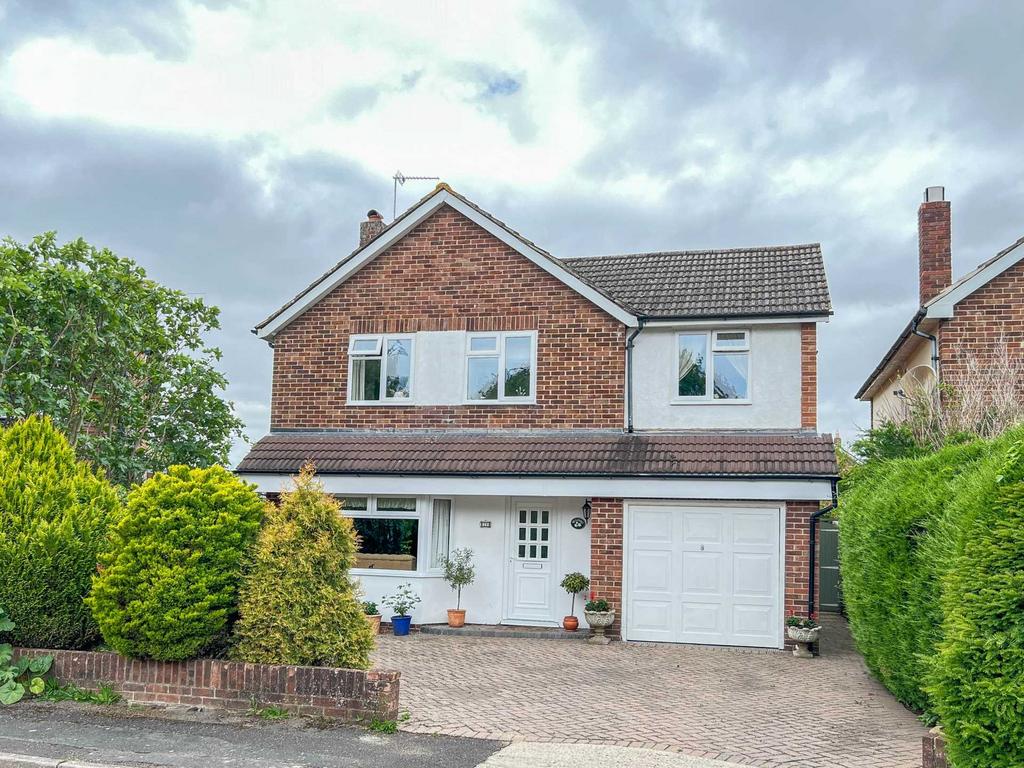 Hurst Close, Wallingford OX10 4 bed detached house for sale £690,000