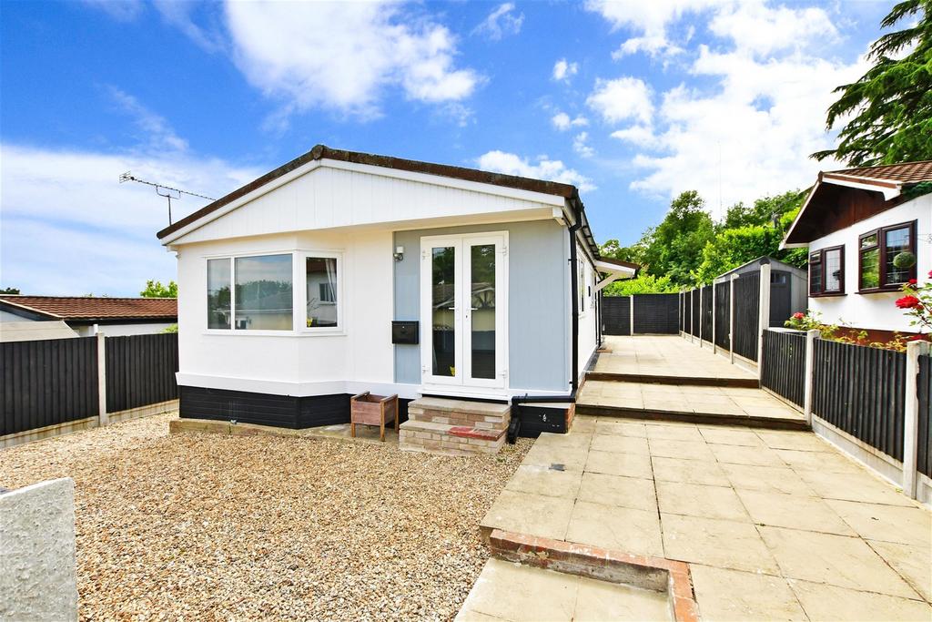 Lippitts Hill, Loughton, Essex 3 bed park home for sale £170,000