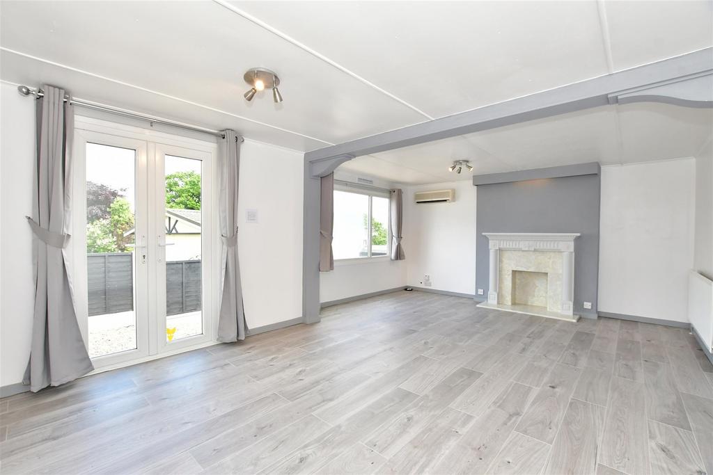 Lippitts Hill, Loughton, Essex 3 bed park home for sale £130,000