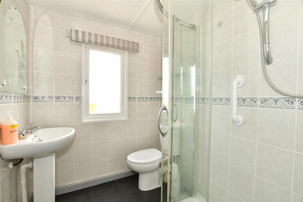 Lippitts Hill, Loughton, Essex 3 bed park home for sale £130,000