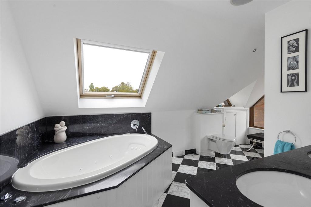 Principal Bathroom