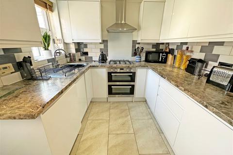 11 Griffin Lane, Dickens Heath, Solihull, B90 1TS