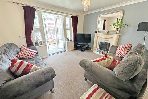 11 Griffin Lane, Dickens Heath, Solihull, B90 1TS