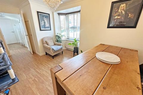 11 Griffin Lane, Dickens Heath, Solihull, B90 1TS