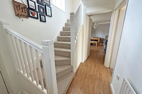 11 Griffin Lane, Dickens Heath, Solihull, B90 1TS