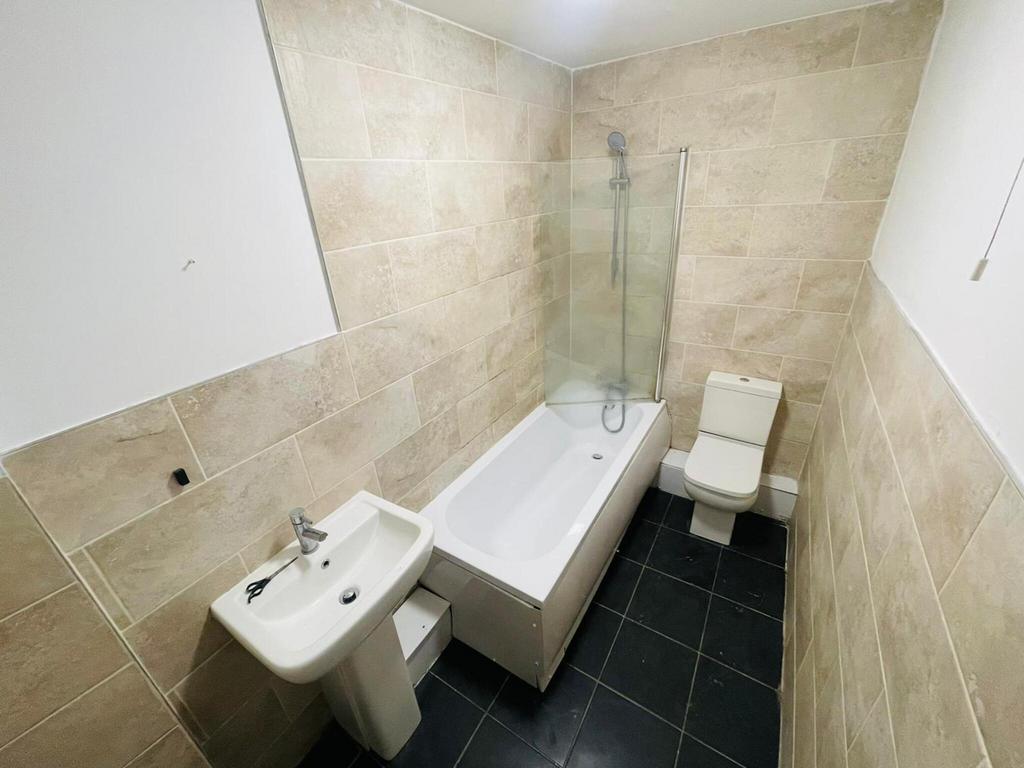 Flat 1, Ednam Court, 1 Ednam Road, DY1 1 bed flat £575 pcm (£133 pw)