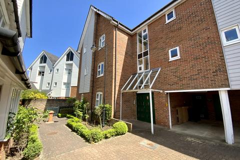 2 bedroom flat to rent, Niagara Close, Kings Hill ME19