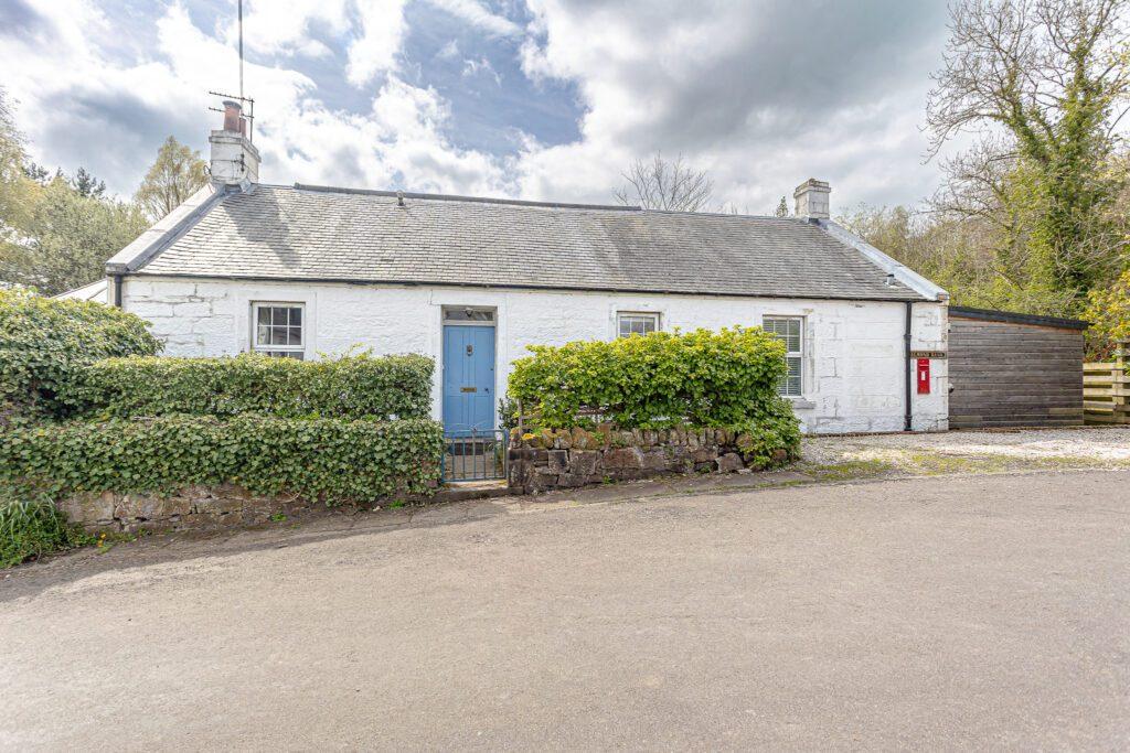 Almondbank, Almond Road, Muiravonside, EH49 4 bed cottage for sale £
