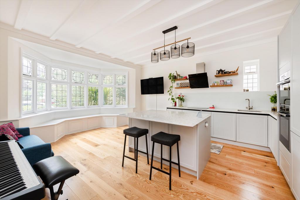 St. Gabriels Road, London, NW2 3 bed flat £4,442 pcm (£1,025 pw)