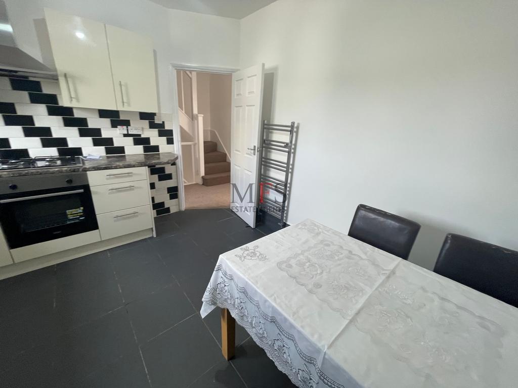 Apartment in Southall - View 4