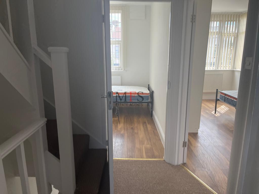 Apartment in Southall - More