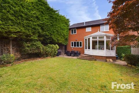 4 bedroom detached house for sale, Blackett Close, Staines-upon-Thames, Surrey, TW18
