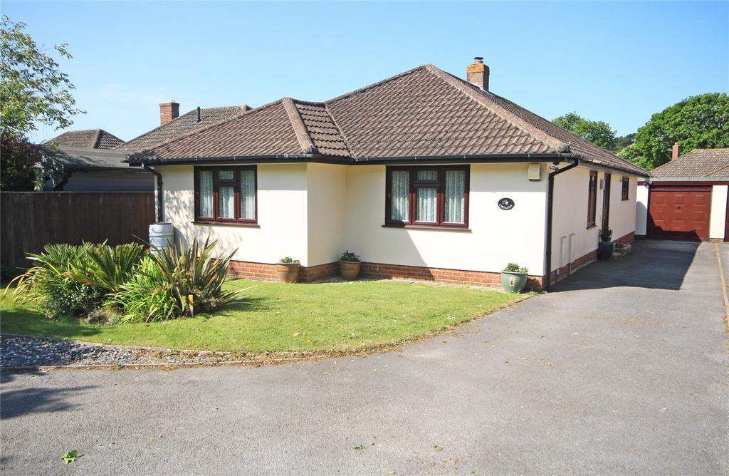 Milford Road, Barton On Sea, New Milton, Hampshire, BH25 3 bed bungalow
