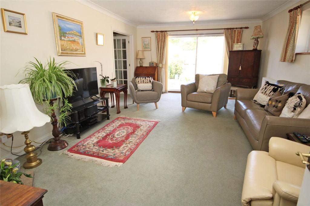 Milford Road, Barton On Sea, New Milton, Hampshire, BH25 3 bed bungalow