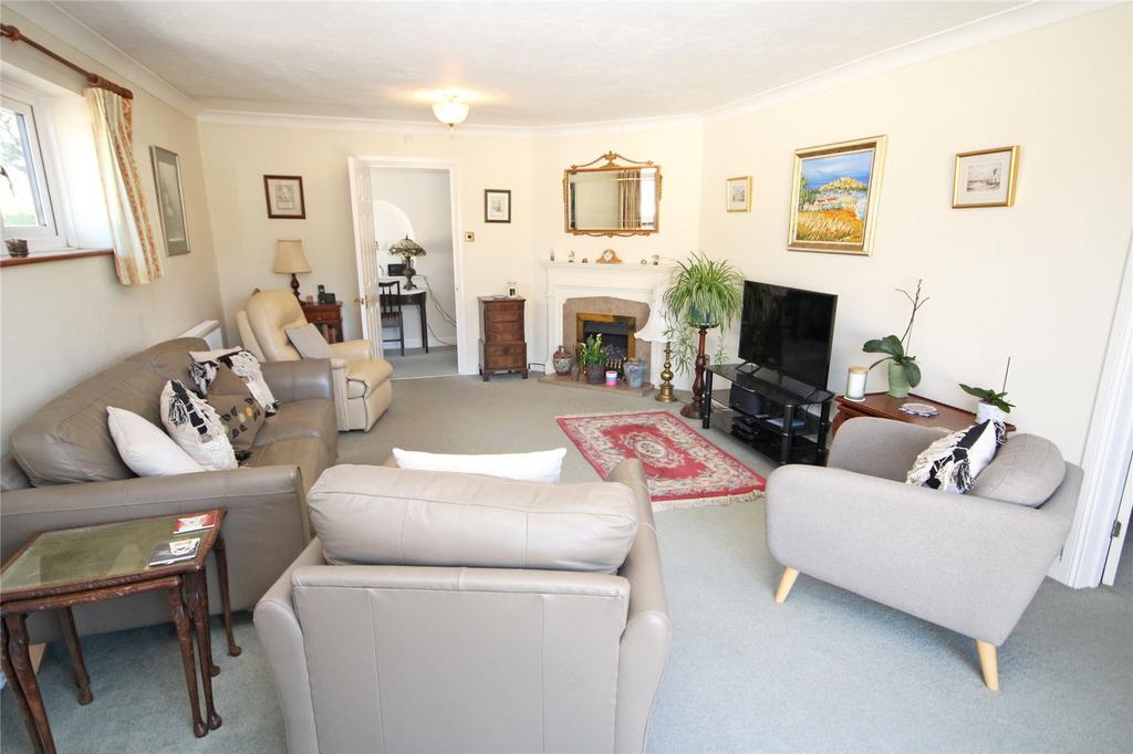 Milford Road, Barton On Sea, New Milton, Hampshire, BH25 3 bed bungalow
