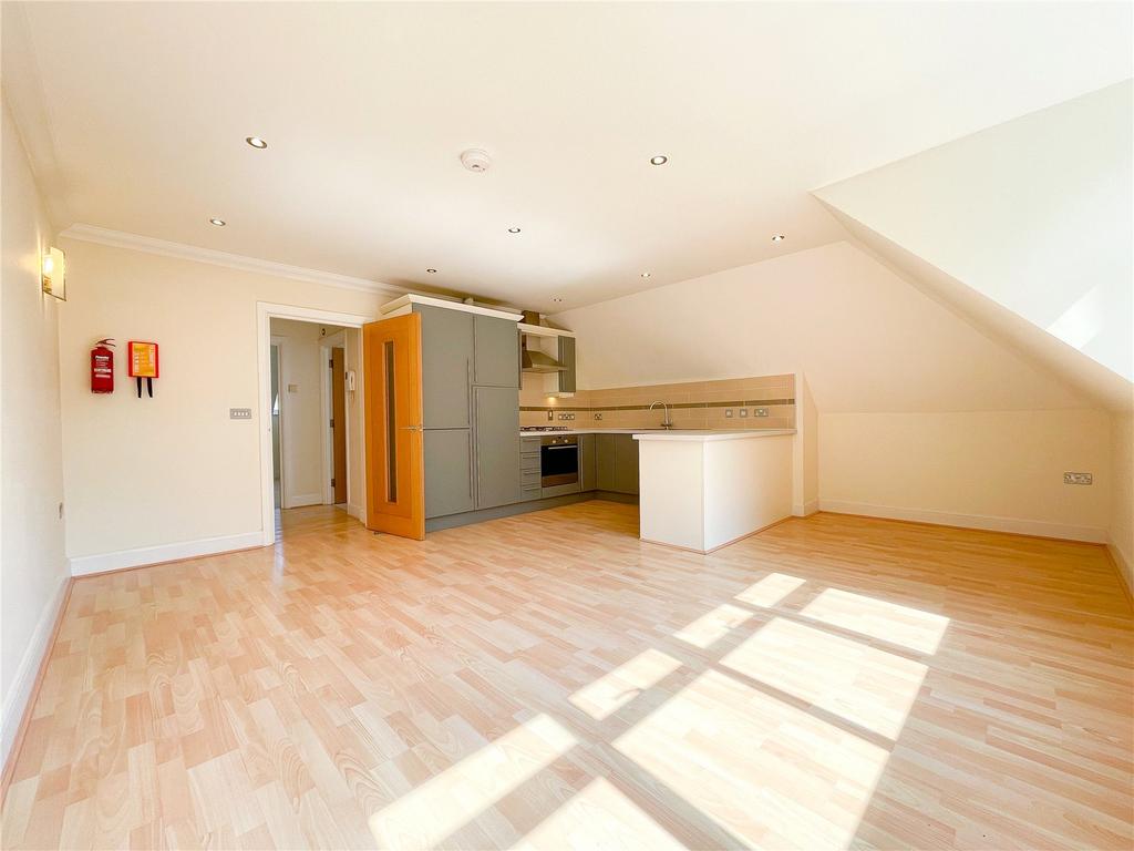 Howard Road, Bournemouth, BH8 2 bed apartment for sale £235,000