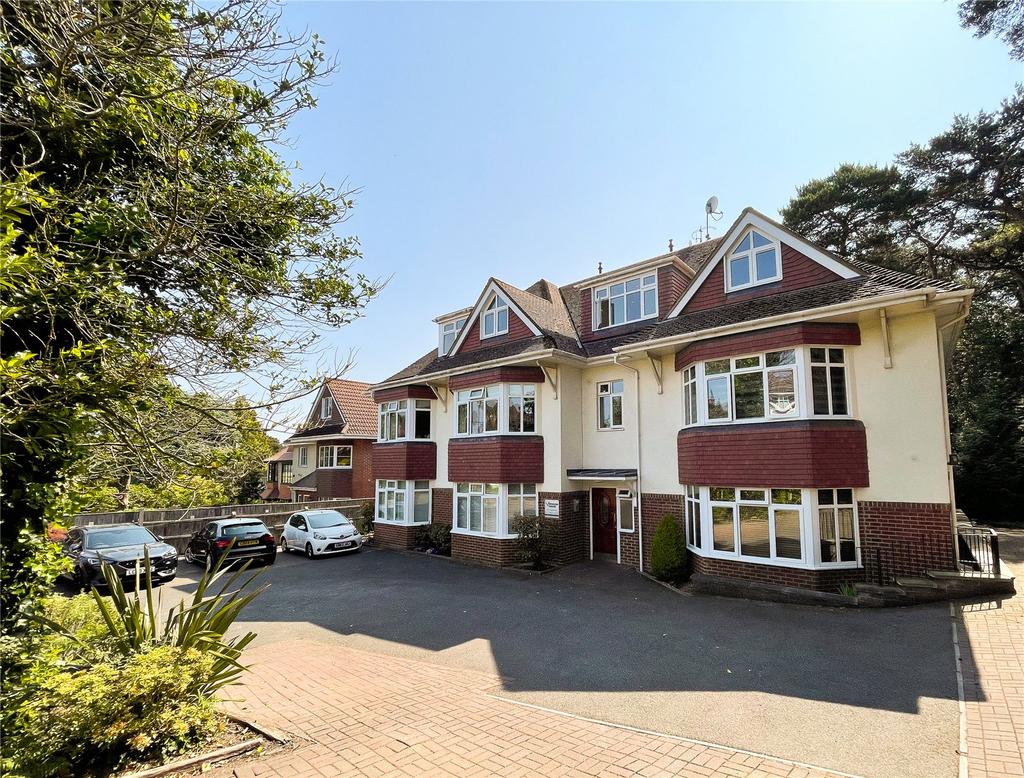 Howard Road, Bournemouth, BH8 2 bed apartment £235,000