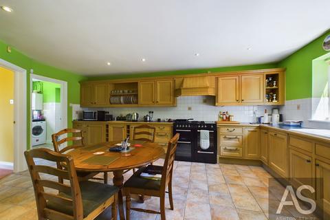 5 bedroom house for sale, Isherwood, Battle, TN33