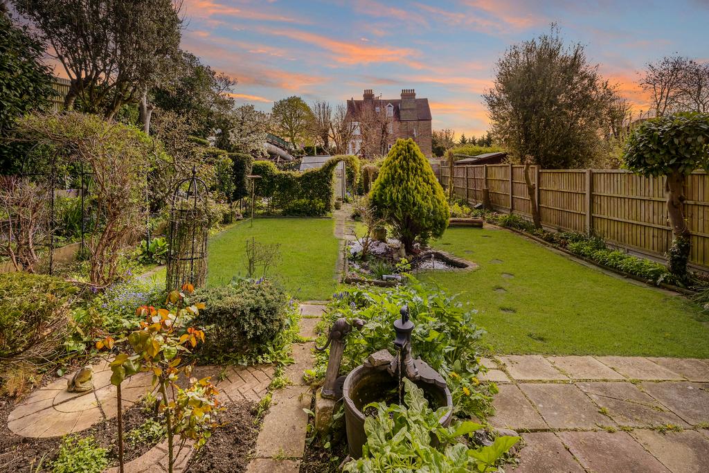 Wolverton Gardens, Ealing, London, W5 7 bed detached house for sale £