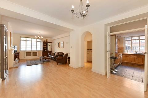 2 bedroom apartment to rent, St James Close, Prince Albert Road, St John's Wood, London, NW8