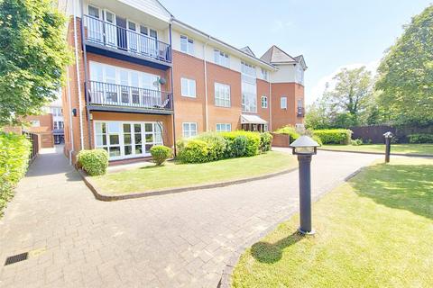 2 bedroom apartment to rent, Deyncourt Gardens, Upminster, RM14