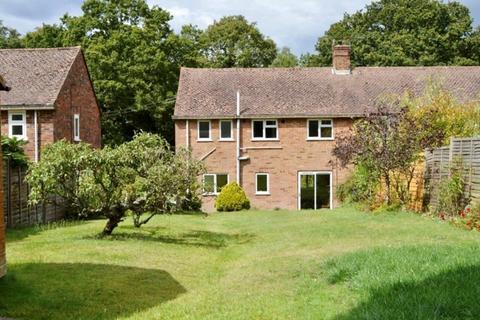 7 Hammer Hill, Haslemere, GU27 3QY