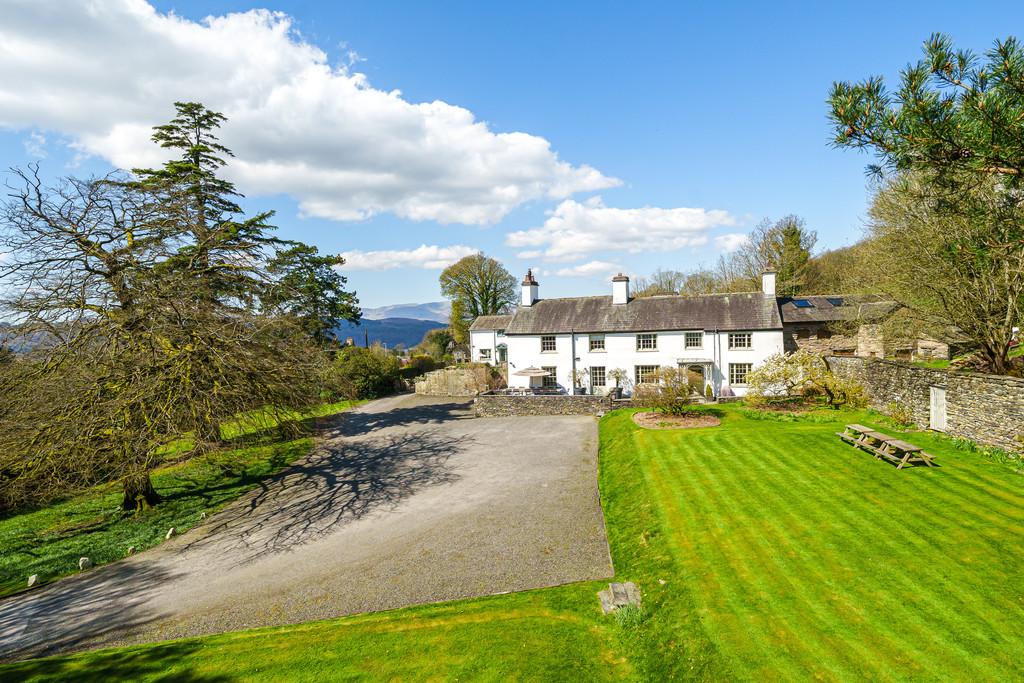 Orrest Head House & Cottage, Kendal Road, Windermere, Cumbria, LA23 1JG 8 bed detached house for