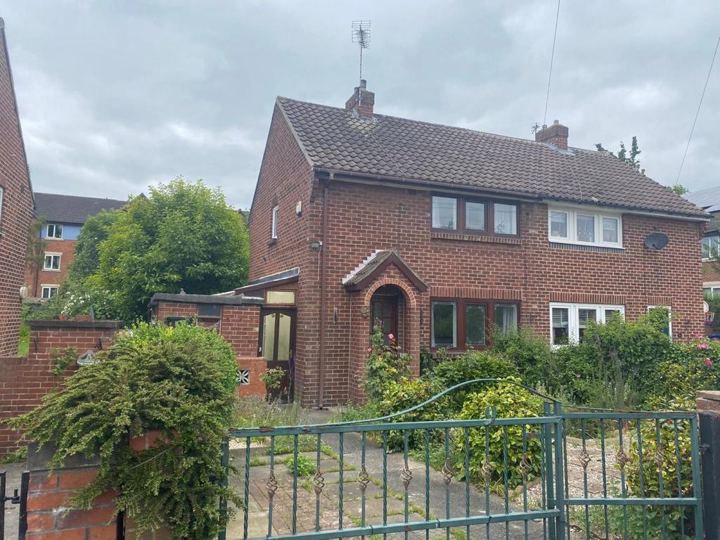 Croft Ave, Royston 2 bed semidetached house to rent £750 pcm (£173 pw)