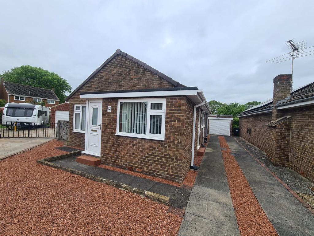 Malvern Close, HurworthonTees 2 bed detached bungalow £850 pcm (£