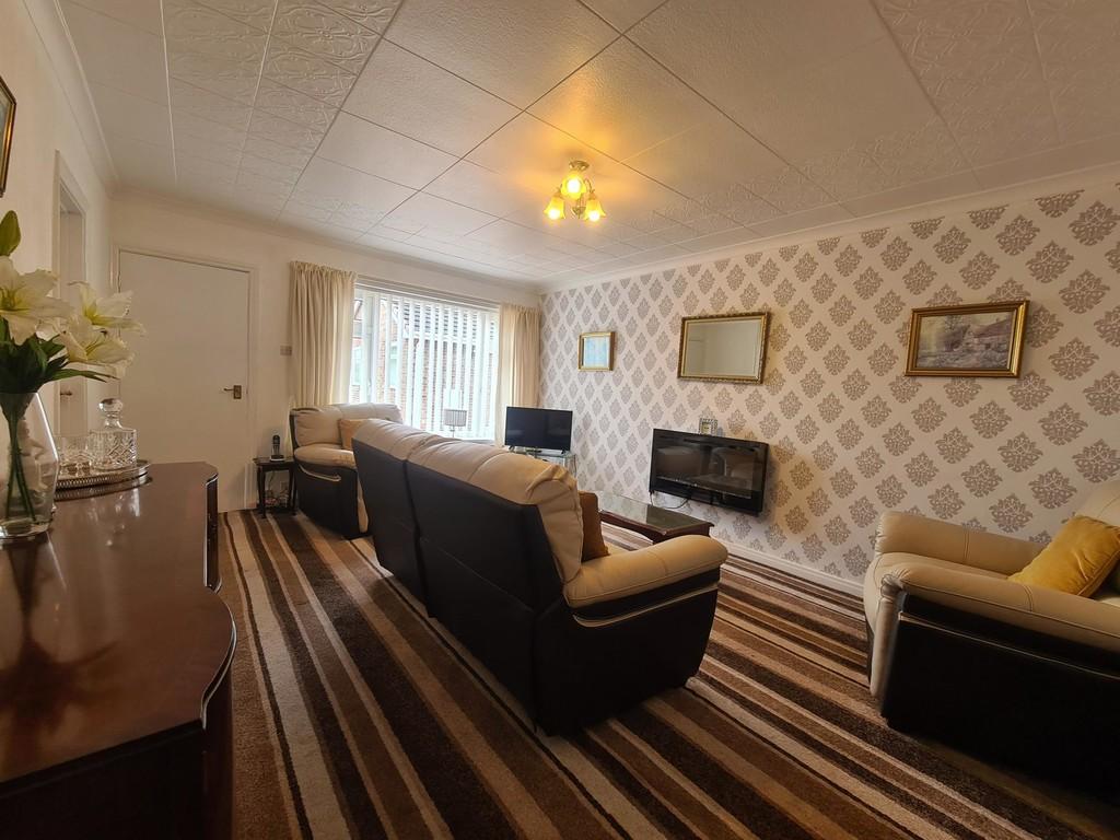 Malvern Close, HurworthonTees 2 bed detached bungalow £850 pcm (£