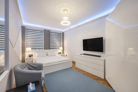 2 bedroom flat to rent, Campden Hill Court, Campden Hill Road, London