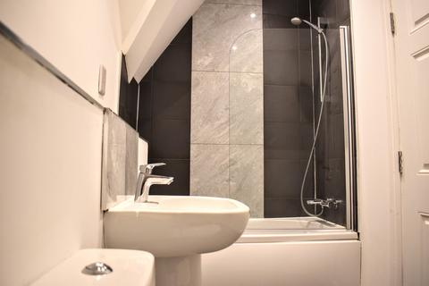 3 bedroom apartment to rent - Carill Drive, Fallowfield, Manchester