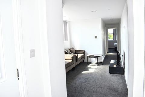 3 bedroom apartment to rent, Carill Drive, Fallowfield, Manchester