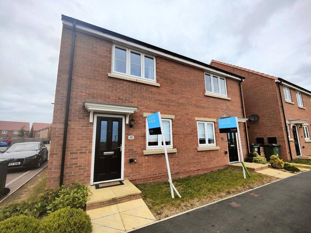 Heather Drive, Pontefract, West Yorkshire, WF8 2 bed semidetached