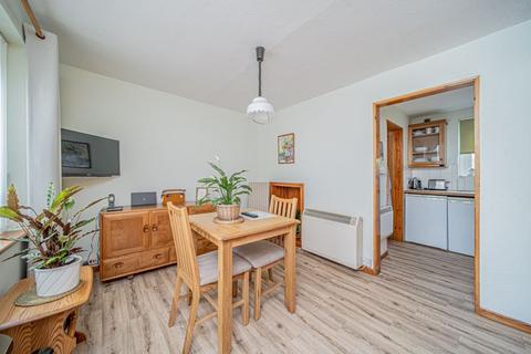 16 Newleaze, Steeple Ashton, Trowbridge, BA14 6EF