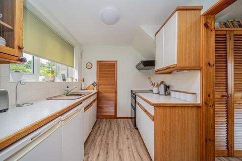 16 Newleaze, Steeple Ashton, Trowbridge, BA14 6EF