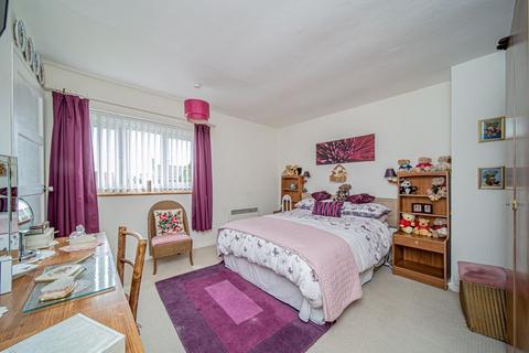 16 Newleaze, Steeple Ashton, Trowbridge, BA14 6EF