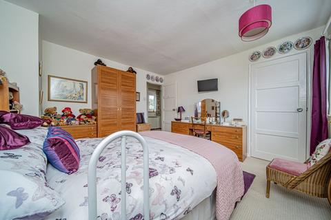 16 Newleaze, Steeple Ashton, Trowbridge, BA14 6EF