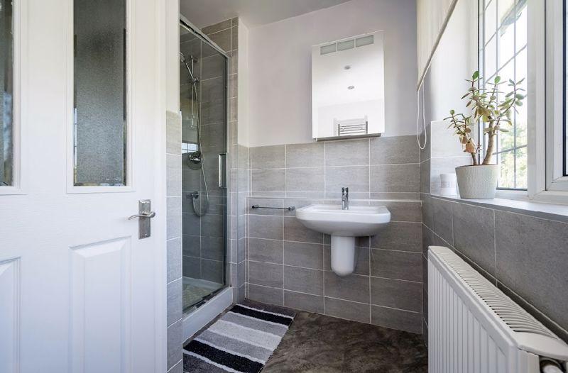 Ensuite Shower/WC