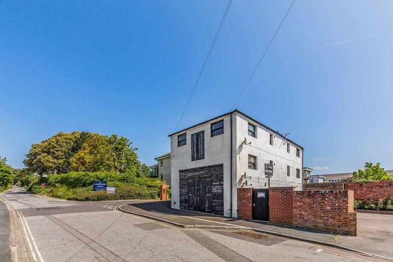 Drayton Lane, Drayton 3 bed coach house £450,000