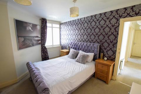 2 bedroom apartment for sale, Roysdean Manor, Derby Road, East Cliff, Bournemouth, BH1