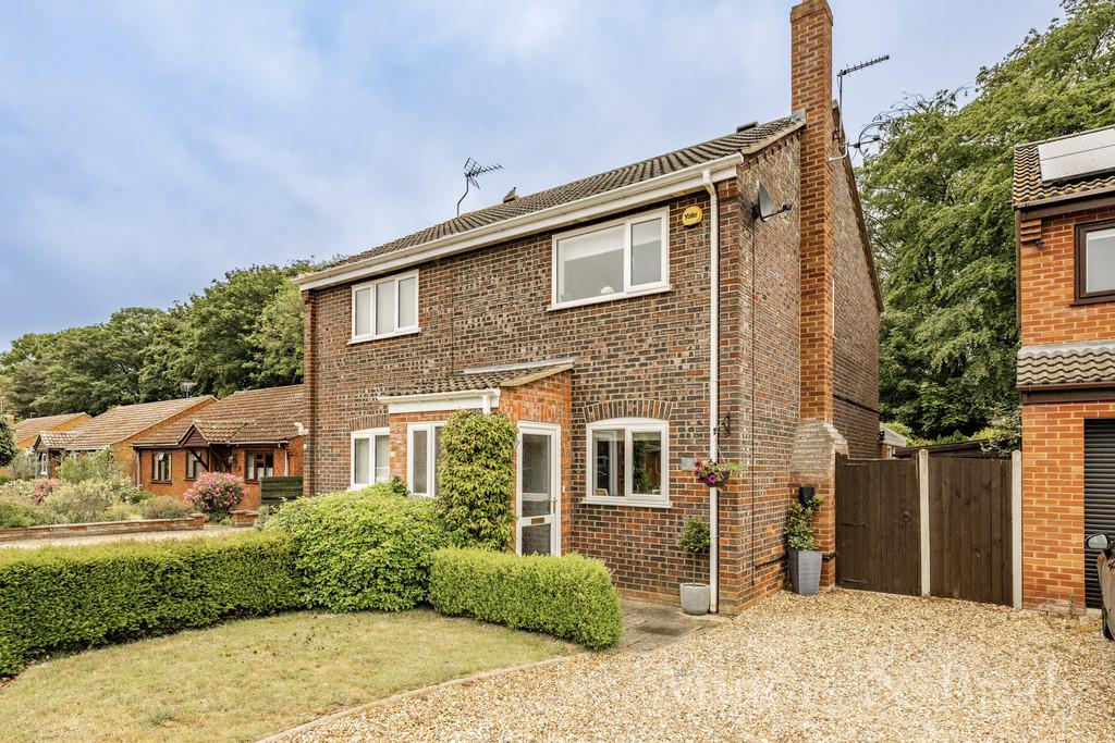 Oakwood Close, Dereham 2 bed semidetached house for sale £230,000