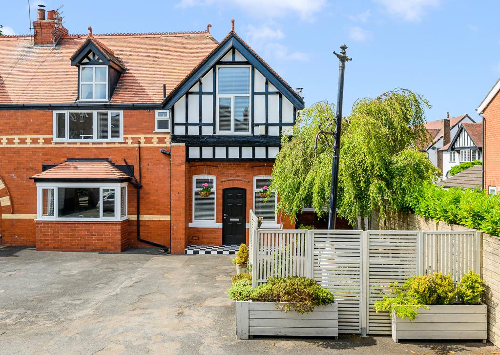 Lord Street West, Southport, PR8 3 bed semidetached house for sale £