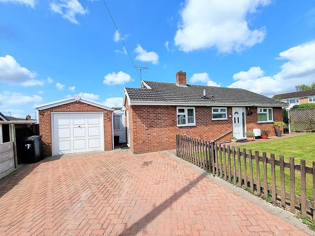 Bluegate Avenue, Leominster, Herefordshire, HR6 9BA 2 bed detached