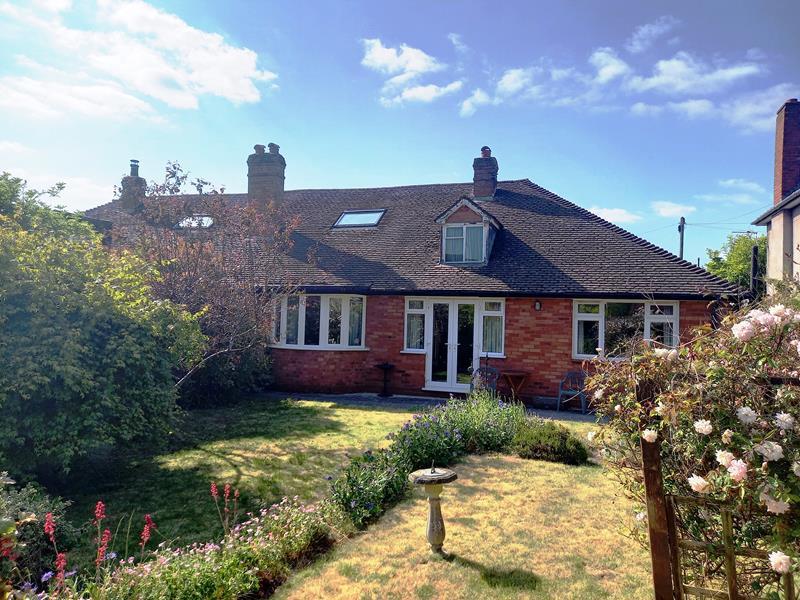 Elmsdale Road, Ledbury, Herefordshire, HR8 2EG 3 bed semidetached bungalow for sale £325,000
