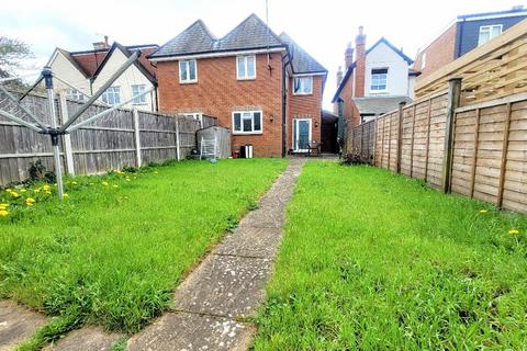 1 bedroom semi-detached house to rent, Stocton Road, Guildford