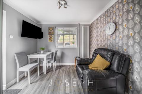 3 bedroom semi-detached house for sale - Birkfield Close, Ipswich, IP2
