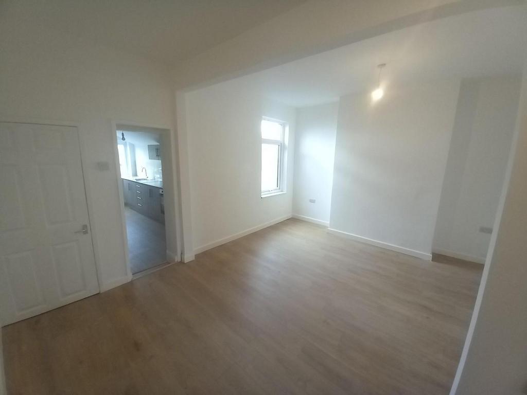 Flat Lounge 1.jpg
