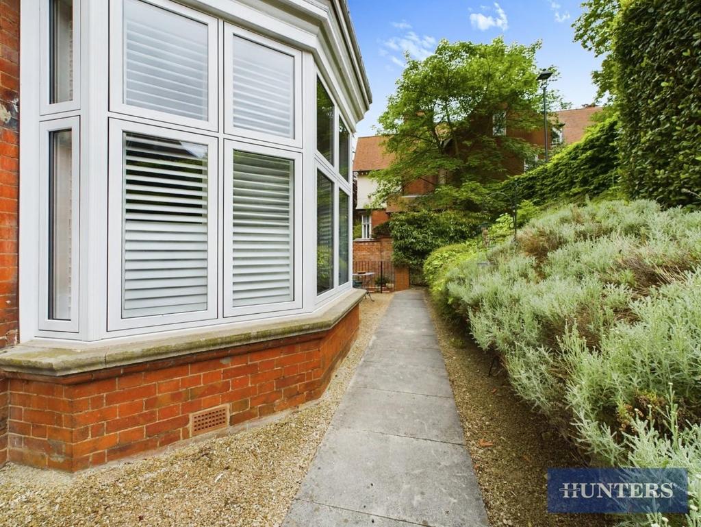 CAM01994 G0-PR0062-STILL038.jpg